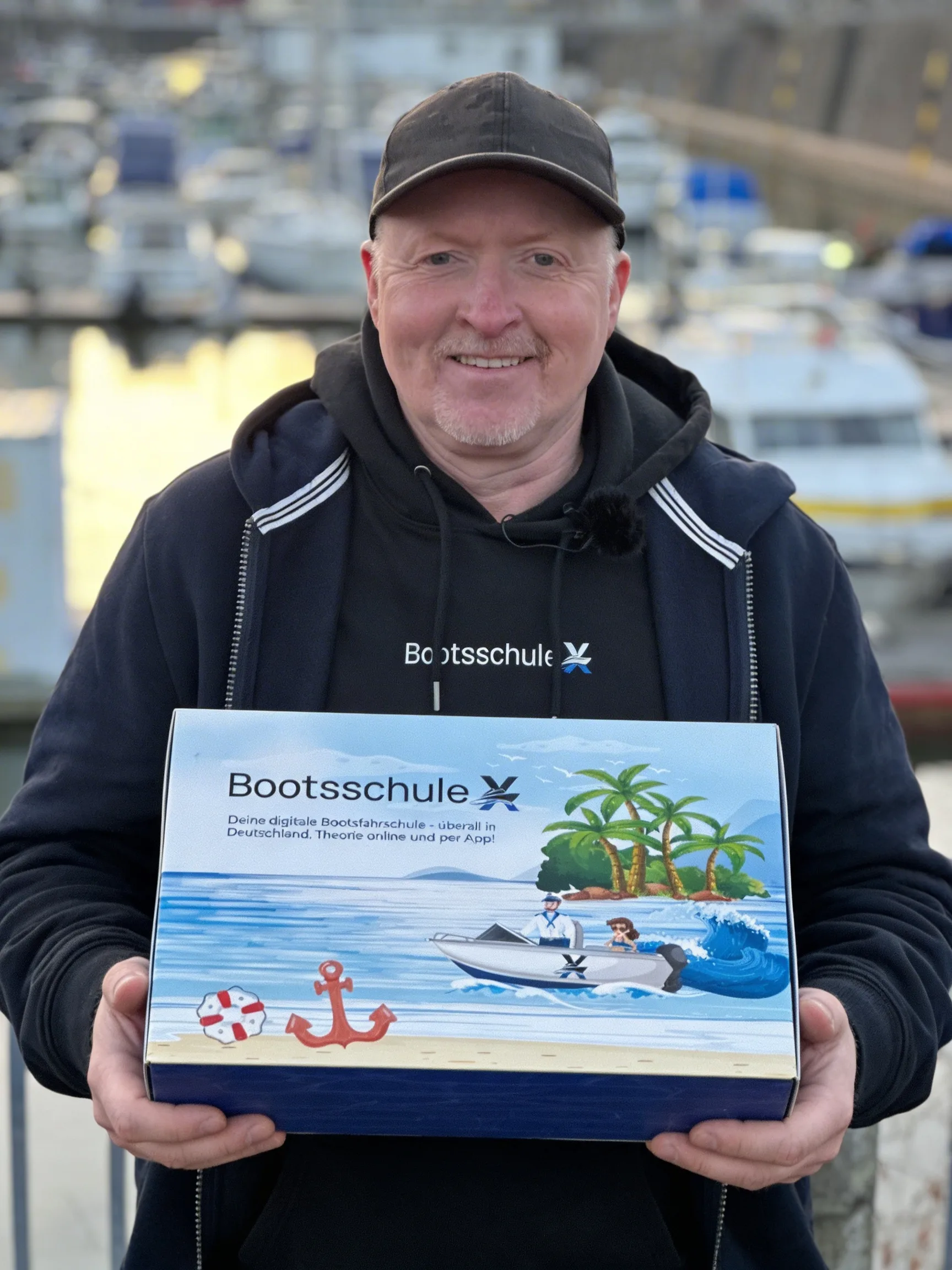 Joey Kelly mit der BootsschuleX Willkommensbox