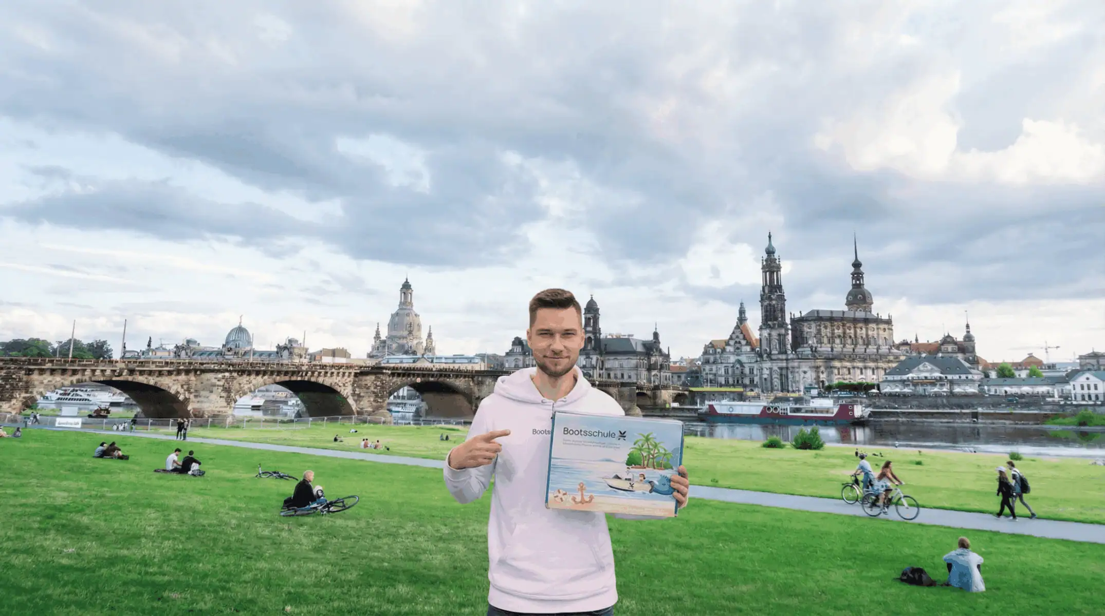 Kevin Albers an der Elbe in Dresden als Symbolbild für Bootsführerschein Dresden
